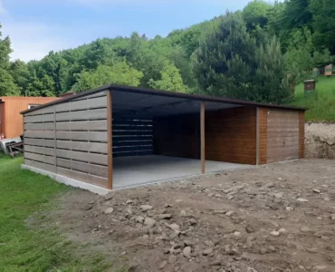 Jednotlivá garáž 3×6 m s Přístřeškom 6 m Dekor dřeva